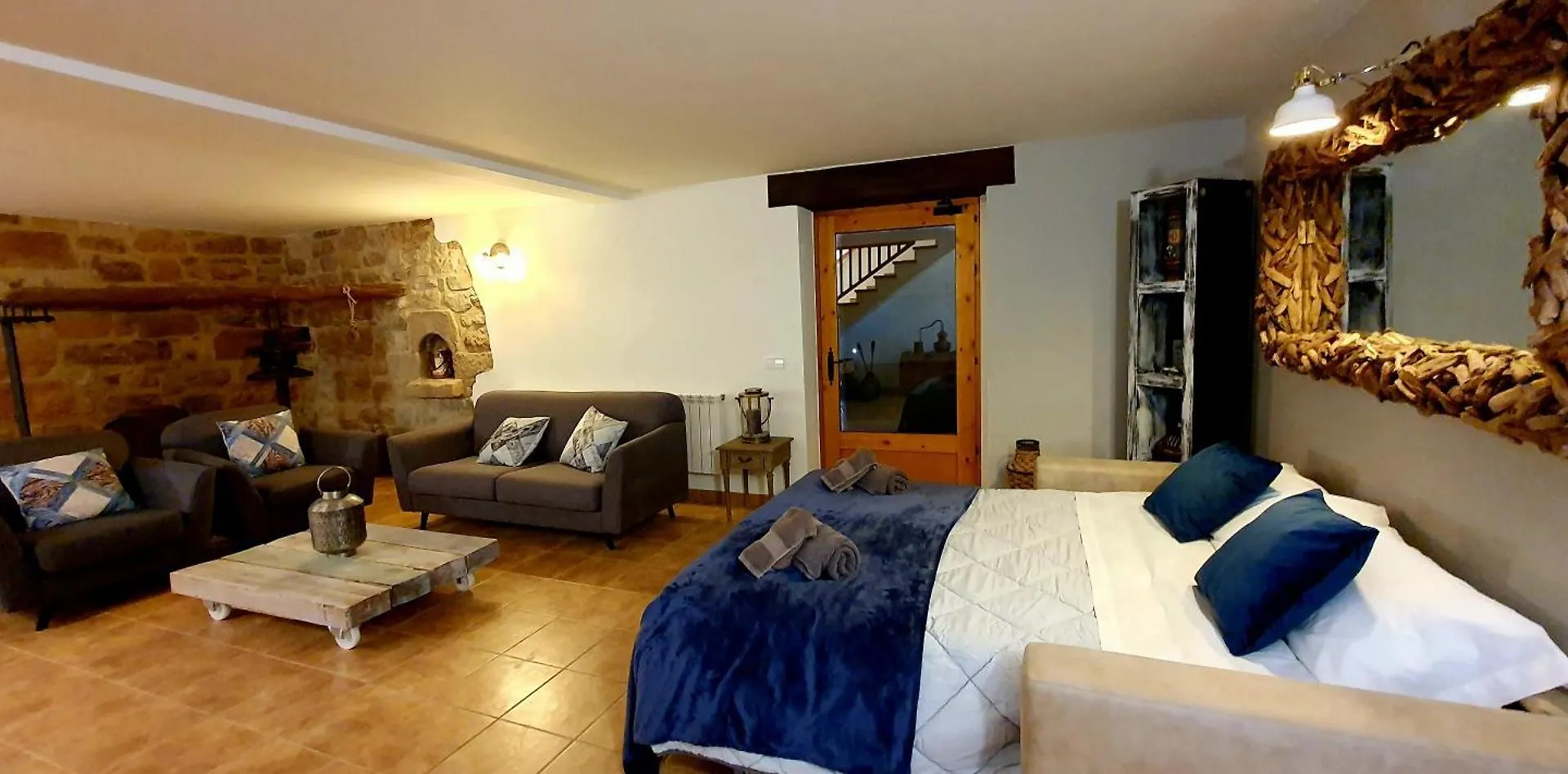 Cal Ganyada, Casa Rural Cardona 0*,  Španělsko