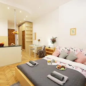 https://batorego-cosy-apartment-2.krakowhotelspoland.com
